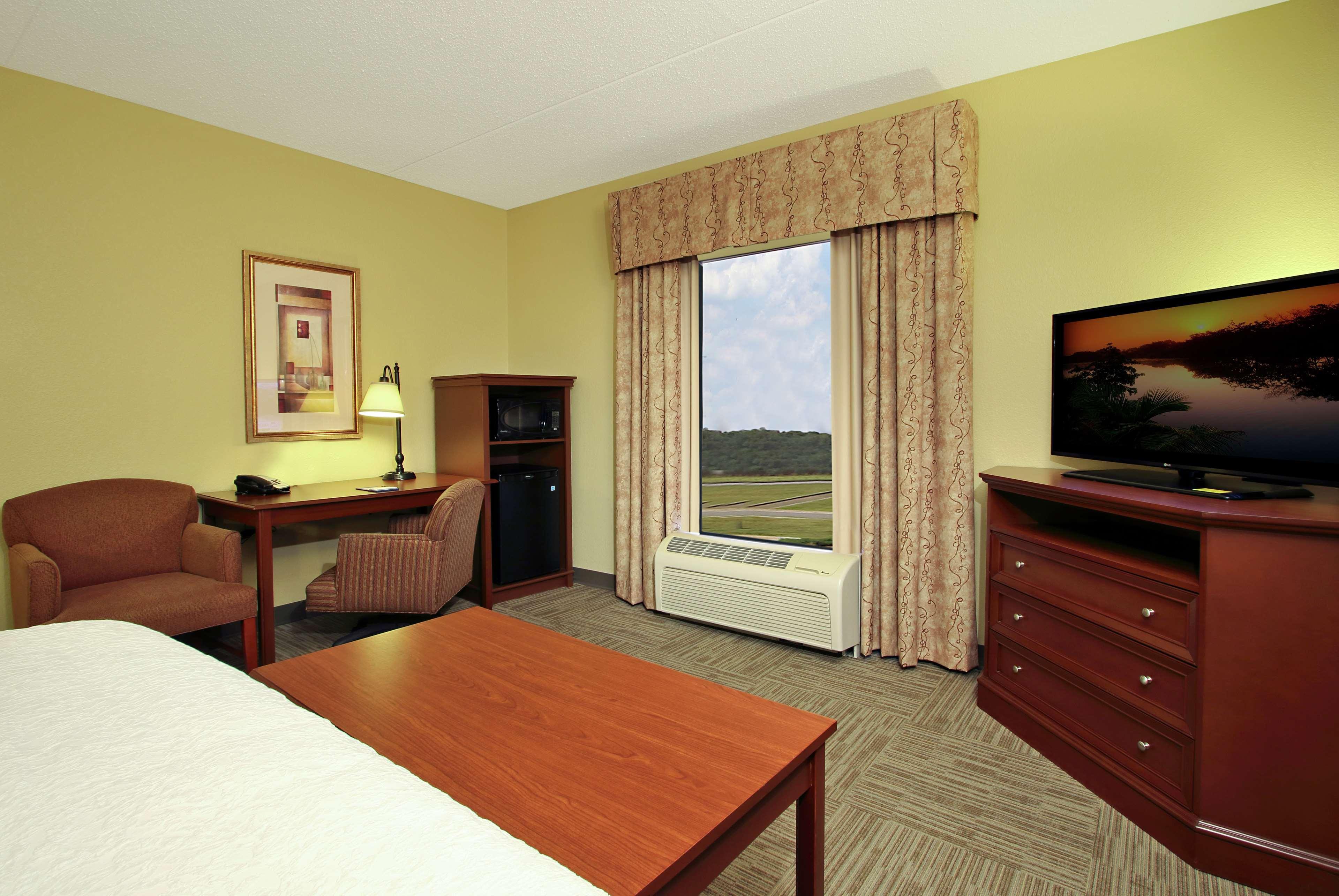 Hampton Inn & Suites Мъри Екстериор снимка