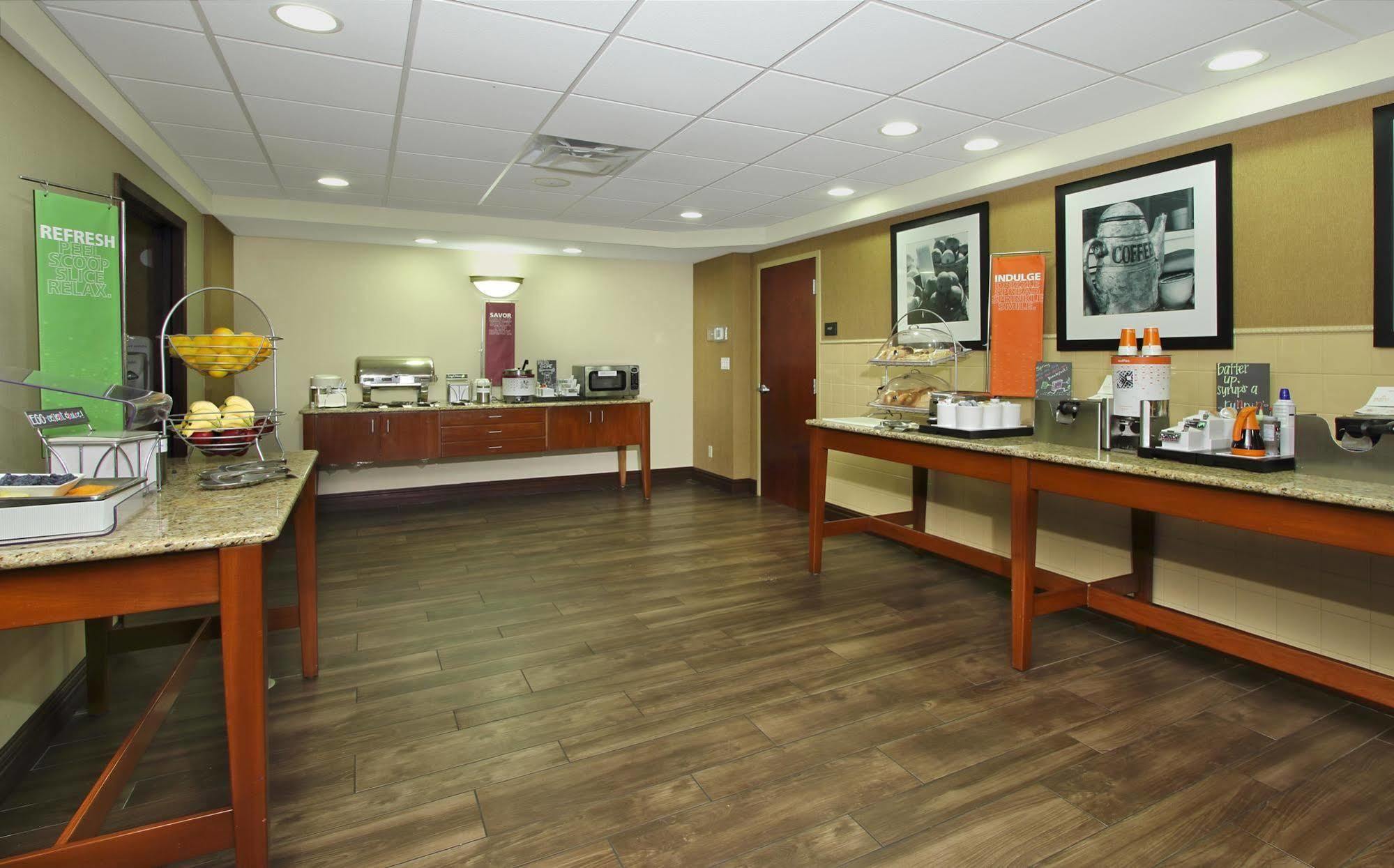 Hampton Inn & Suites Мъри Екстериор снимка